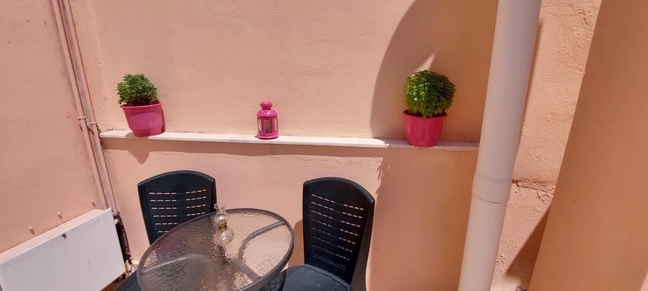 Anastacias Apartment อาร์เตมีดา ภายนอก รูปภาพ
